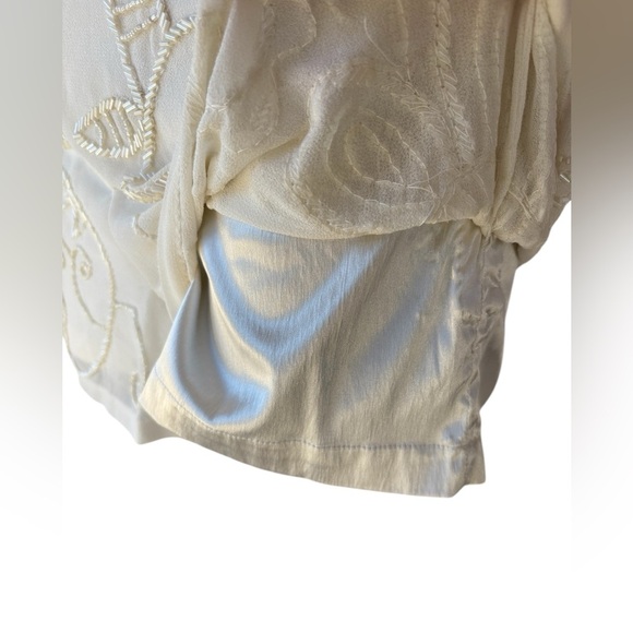 Gianni Bini Beige Floral Beaded Fully Lined Dress
Shorts Women's Size 6 preloved - Picture 8 of 8